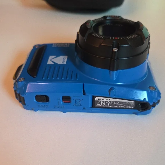 Kodak PIXPRO Waterproof WPZ2 Camera with Accessories_ Like-New Condition - Picture 6 of 8